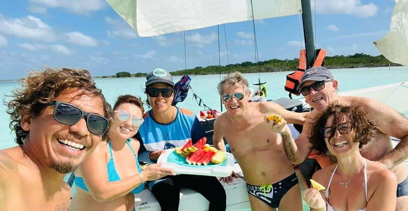 Catamarán Through the Bacalar Lagoon and Make New Friends - Key Points
