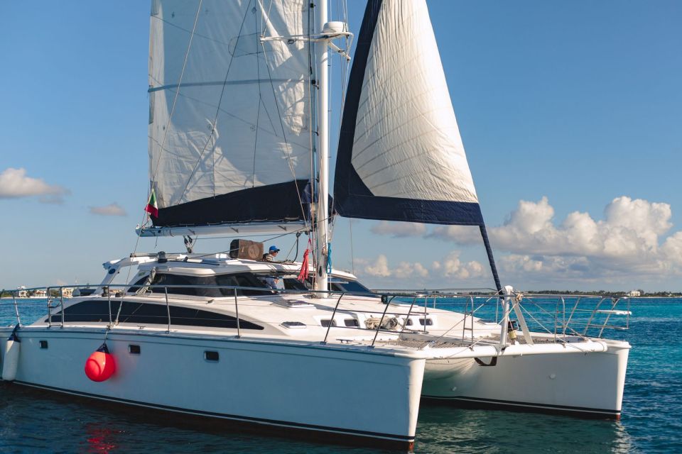 Catamaran With Open Bar & Food Included - Key Points