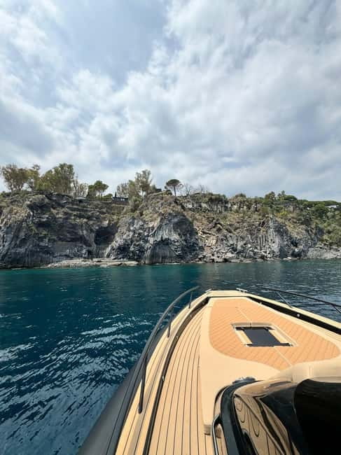 Catania, Acitrezza, Acireale: exclusive daily tour by RIB speedboat - The Experience: An In-Depth Look at the Day  