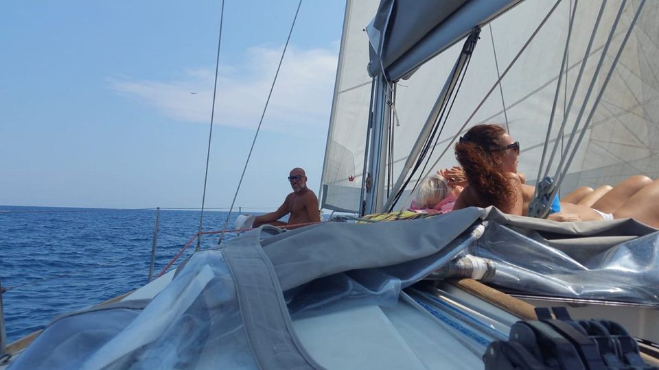 Catania: Coastline Sailing Trip 6hr With Aperitif and Lunch - Customer Types