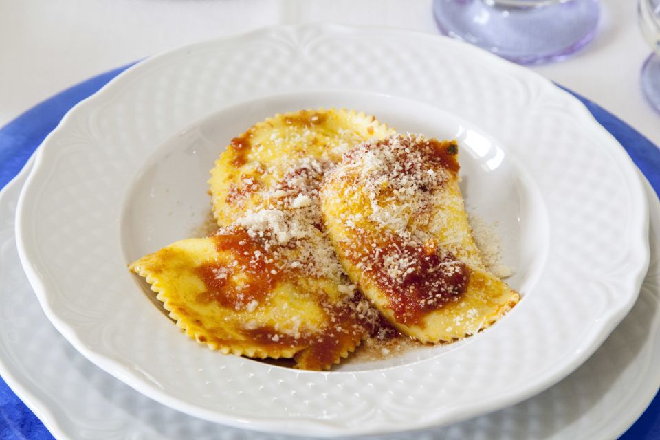 Catania: Dining Experience at a Locals Home - Exclusive Cooking Demonstration