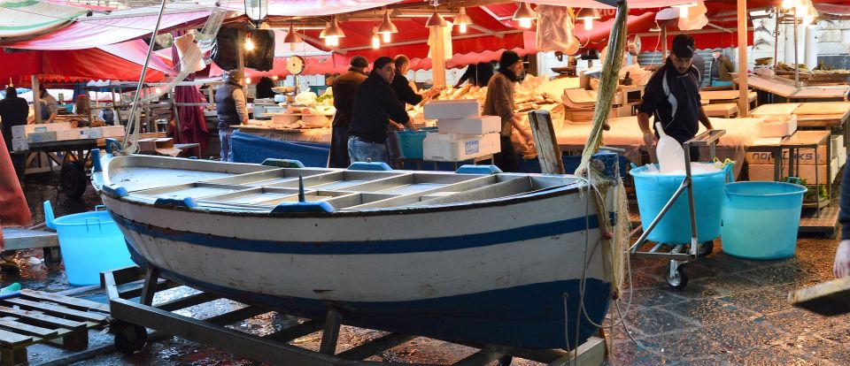 Catania: Evening City Secrets and Aperitif Tour - Tasting Appetizers, Wine, and Specialties