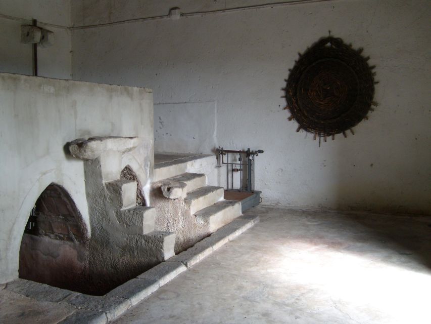 Catania: Gaspare Well Farm Guided Tour With Tastings - Guided Tour Highlights