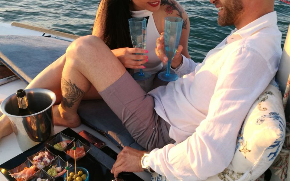 Catania: Guided Sunset Sailing Trip With Snacks & Prosecco - Key Features