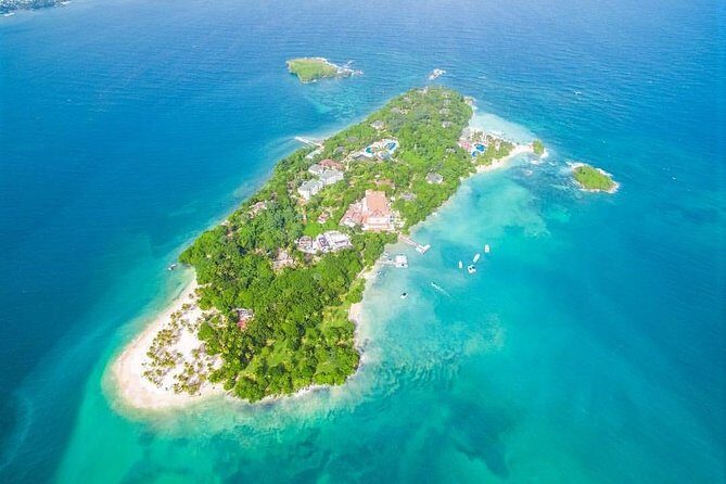 Cayo Levantado at Bacardi Island including Boat transfer, Lunch and Snorkeling - A Practical and Authentic Caribbean Getaway