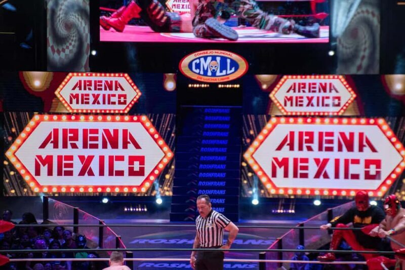 CDMX: Mexican nightlife with shots and wrestling - A Night in Mexico City: What to Expect