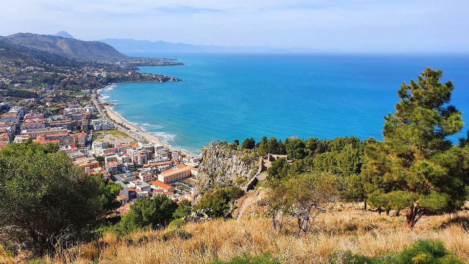 Cefalu: Guided Hiking Tour of the Rocca Archaeological Park - Strolling Through Cefalùs Picturesque Alleys