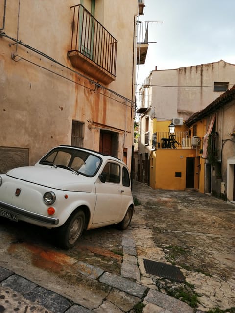 Cefalù: Street Food Tour With Tastings - Exploring Cefalùs Art and Culture