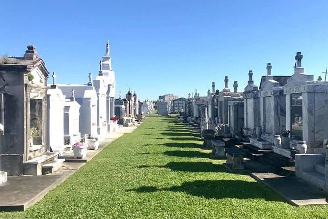 Cemetery Tour New Orleans - Navigating the Cemetery Tour Experience