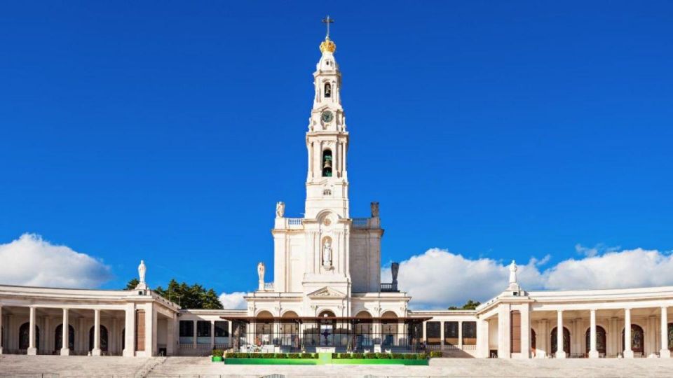 CENTER PORTUGAL: FULL DAY TOUR FROM COIMBRA TO FATIMA IN A MERCEDES V CLASS EXTENDED LONG - Fátima Attractions