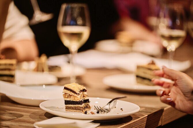 Central Budapest Food Tour with Drinks Included - Key Points