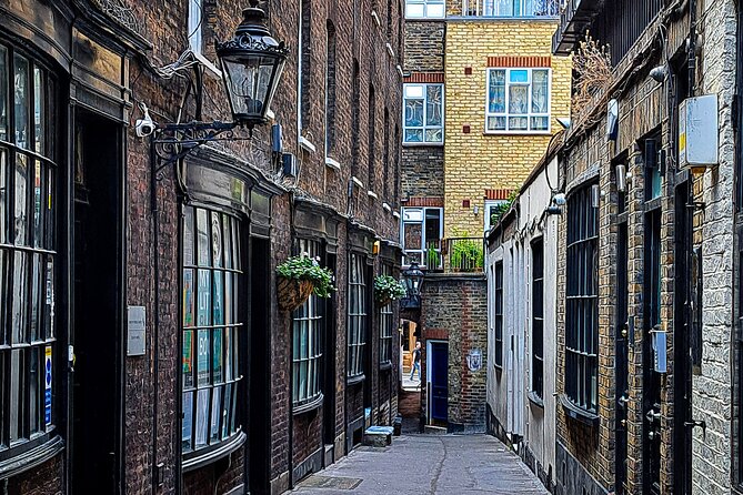 Central London City Exploration Game With Secret Squares - Discovering Hidden Soho