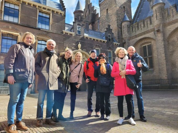 Centre the Hague on Foot With Wonderful Storyteller - 2hr - Frequently Asked Questions