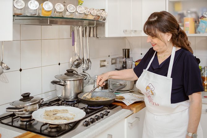 Cesarine: Market Tour & Home Cooking Class in La Spezia - Exploring the Local Market