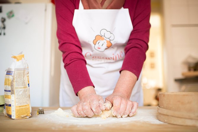 Cesarine: Small Group Pasta and Tiramisu Class in Siena - Group Size and Accessibility