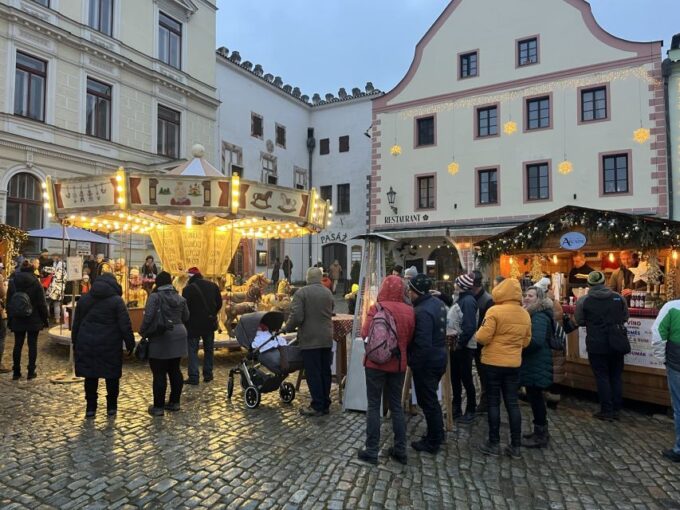 Cesky Krumlov: Private Christmas-Themed Walking Tour - Free Cancellation