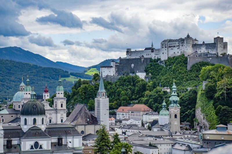 Cesky Krumlov: Private One-Way Transfer to Salzburg - Inclusions