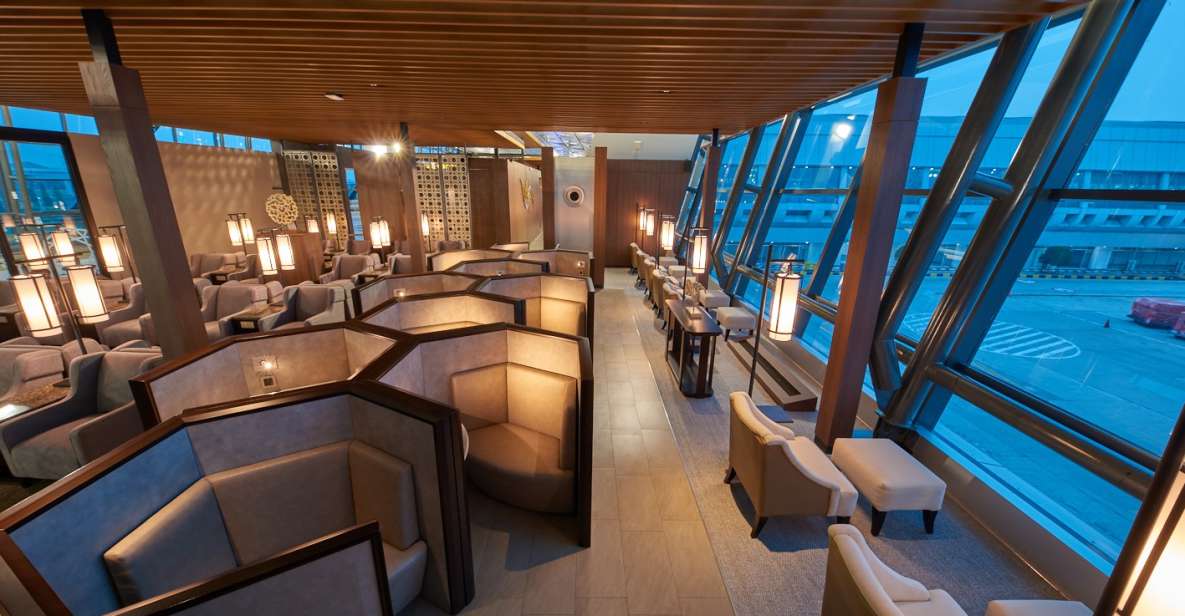 CGK Jakarta Airport: Premium Lounge Access - Accessing the Lounge