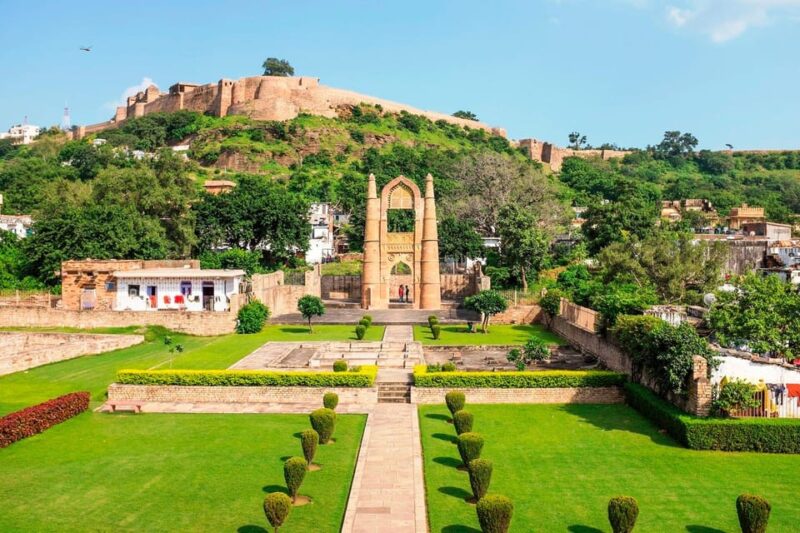 CHANDERI EXCURSION FROM JHANSI - Chanderi Fort