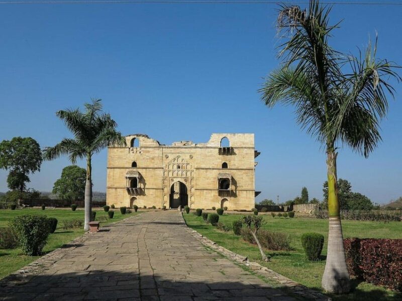CHANDERI EXCURSION FROM JHANSI - Chanderi Raja Mahal