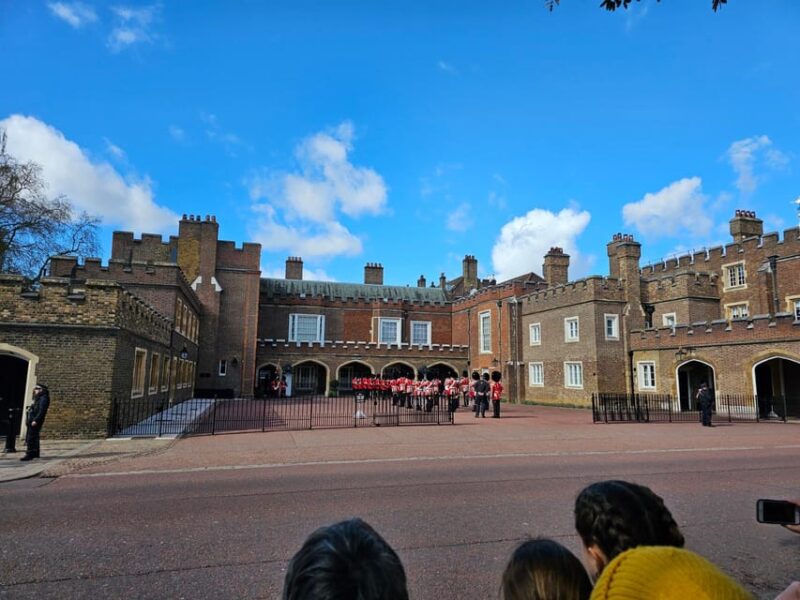 Changing of the Guard Experience - Guided Tour Details