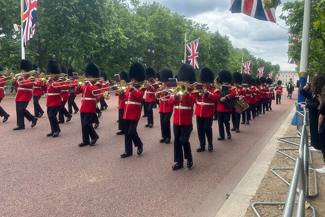 Changing Of The Guard Private Black Cab Tour with Hotel Pick Up - Key Points