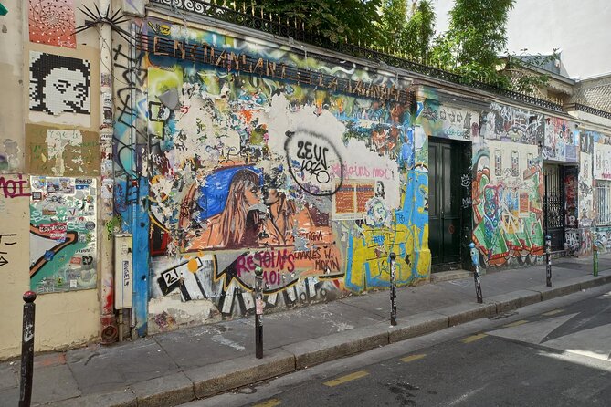 Chanson and Musical Tour in Paris - Exploring St Germain Neighborhoods