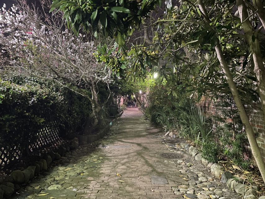 Charleston: Haunted History Tour - Learn to See a Ghost - St. Philips Church Graveyard