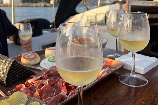 Charming tour of the Douro on a shared sailboat for up to 8 people - A Detailed Look at the Experience