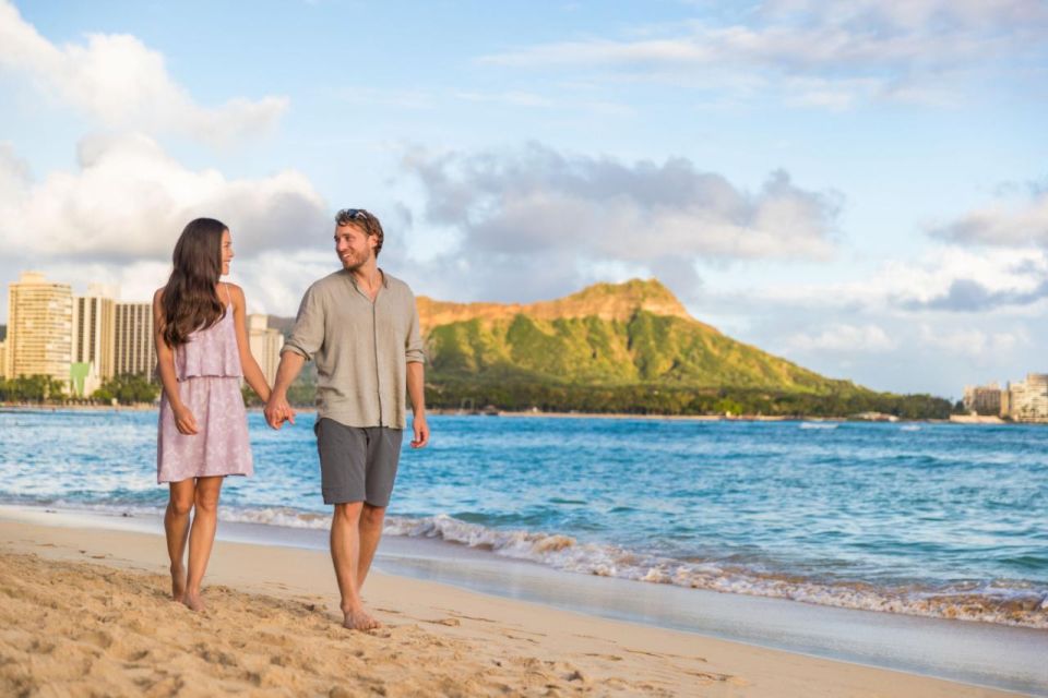 Charms of Honolulu Walking Tour for Couples - Marveling at Hawaii State Capitol