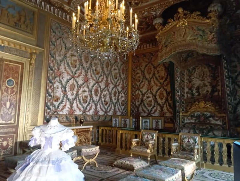 Château Fontainebleau: Semi-private guided tour in German, max. 6 participants - Key Points