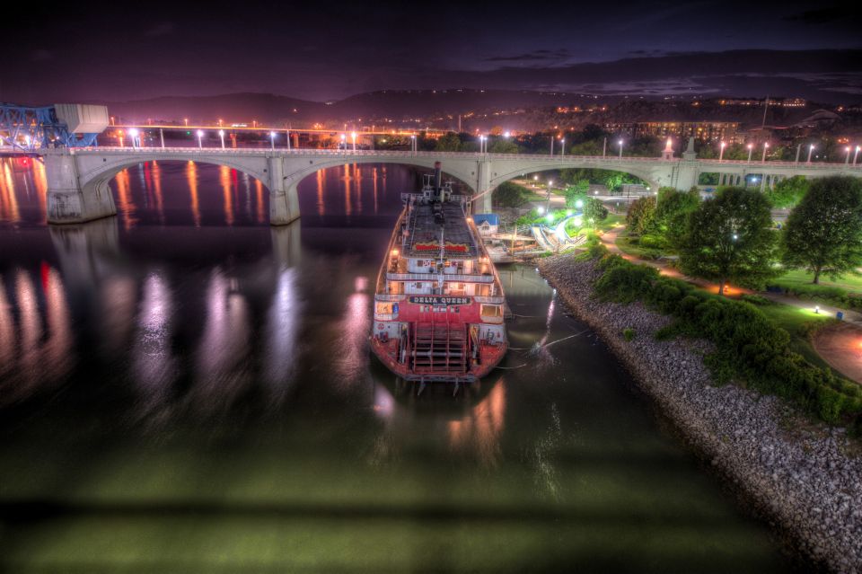 Chattanooga: A Spooky and Family-Friendly Walking Tour - Experiencing the Tennessee Riverwalk