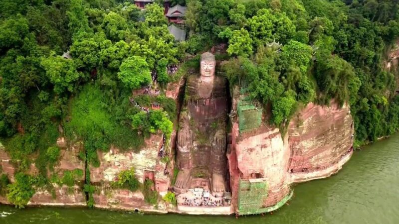 Chengdu: Private Day Tour to the Leshan Giant Buddha - Boat Ride Experience
