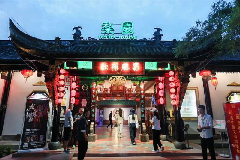Chengdu: Sichuan Opera Face-Changing and Acrobatics Show - Analyzing the Value