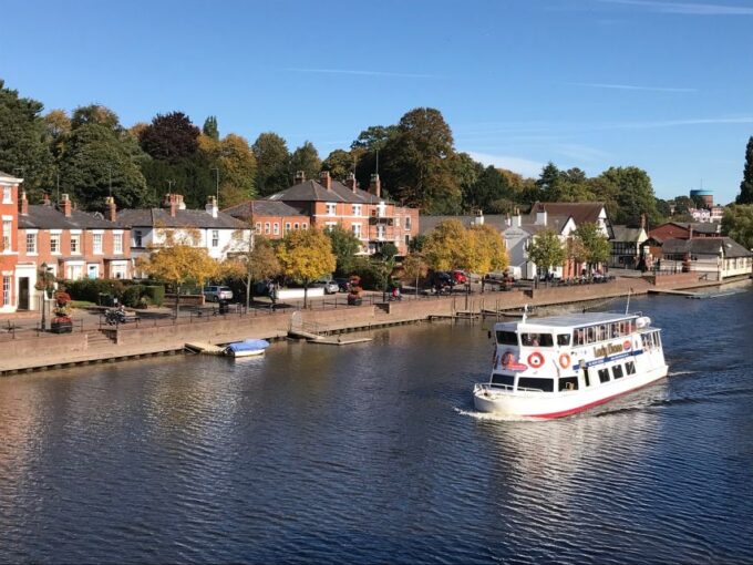 Chester: Half-Hour City Cruise - Onboard Amenities and Commentary