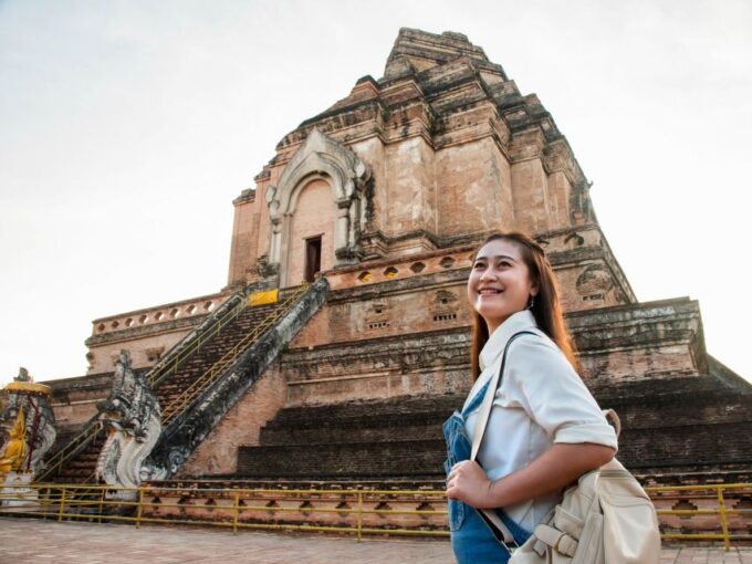 Chiang Mai: 3 Hour Old City and Temples Guided Walking Tour - Exploring Wat Chedi Luang