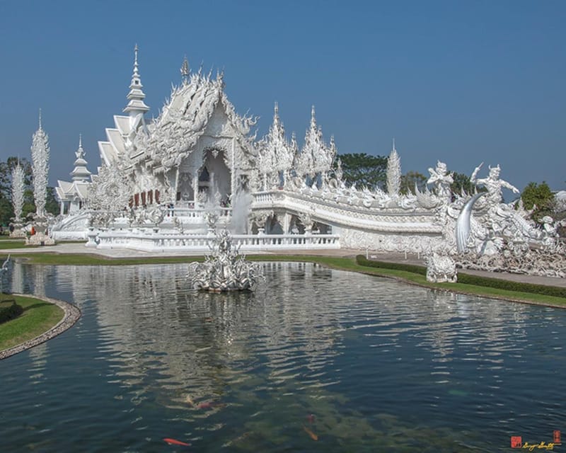 Chiang Mai: Chiang Rai White, Blue & Black Temples Day Tour - Itinerary Highlights