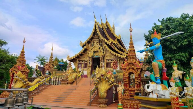 Chiang Mai: Chiang Rai White Temple and Blue Temple Day Tour - Temples Visited: White, Blue, and Temple of Light