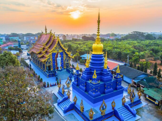 Chiang Mai: Chiang Rai White Temple and Blue Temple Day Tour - Sustainable Practices and Group Size