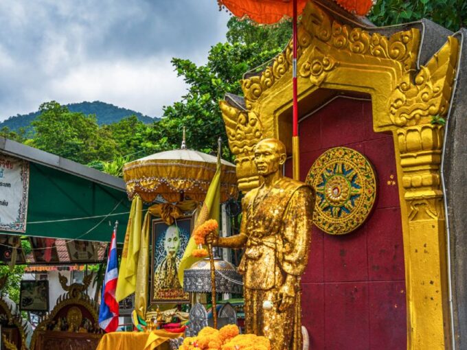 Chiang Mai: Doi Suthep, Wat Umong, and Pha Lat Sunrise Tour - Wandering Through Wat Umong