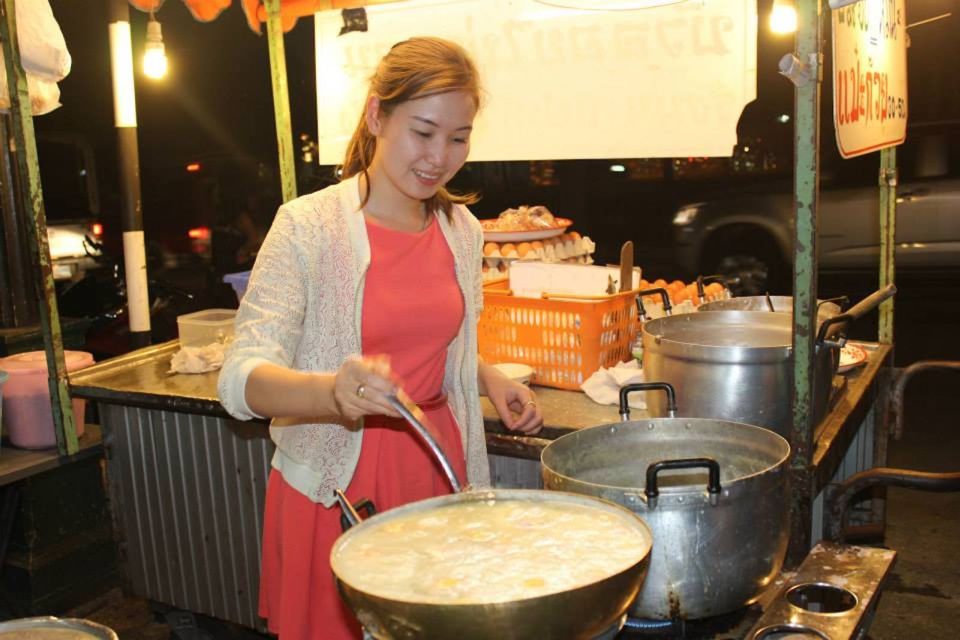Chiang Mai: Evening Local Street Food Market Tour - Highlights of the Experience