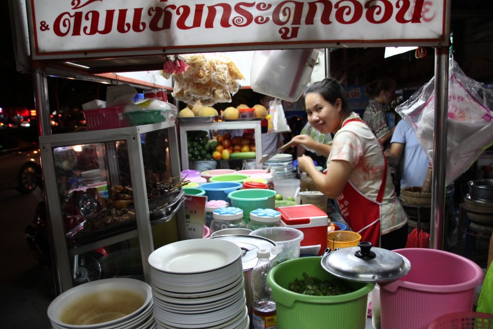 Chiang Mai: Evening Local Street Food Market Tour - Duration and Group Size