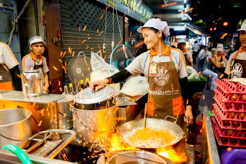 Chiang Mai: Evening Sightseeing and Local Food Guided Tour - Itinerary Highlights