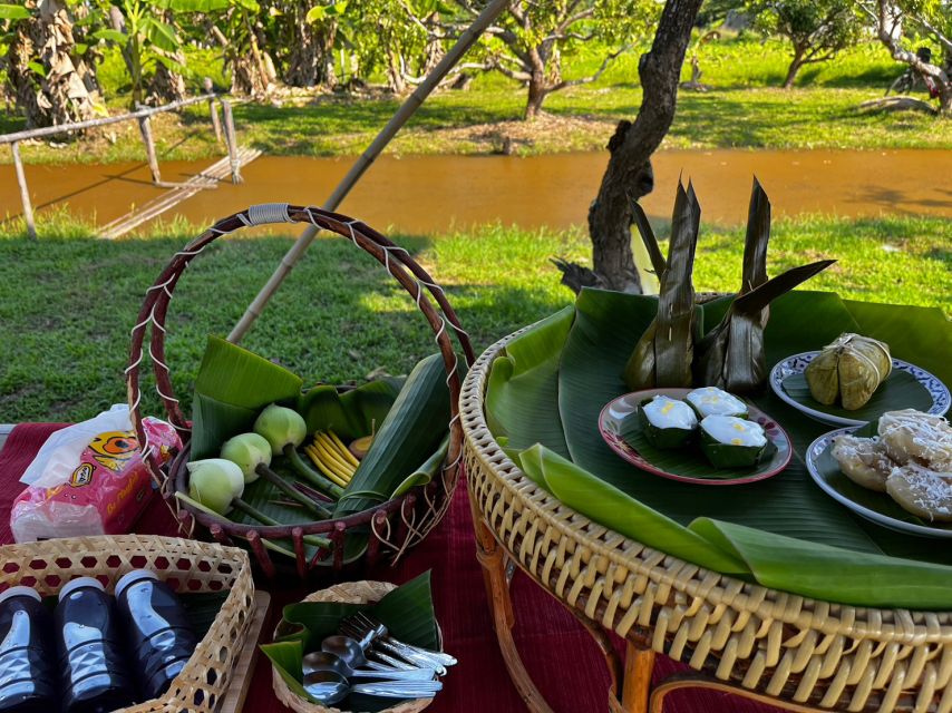 Chiang Mai: Half-Day Guided Bike & Regional Culture Tour - Visiting Local Temples