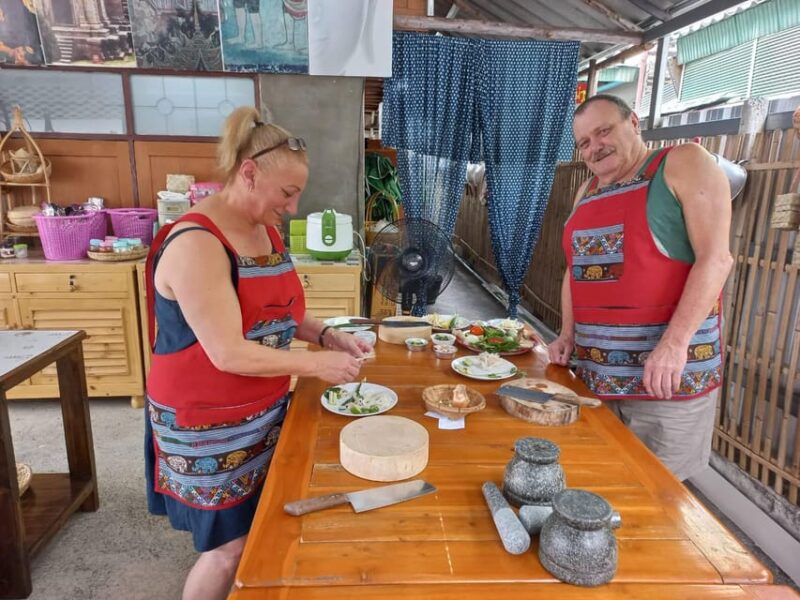 Chiang Mai: Small Group Thai Cooking Class With Market Tour - Instructors and Experience