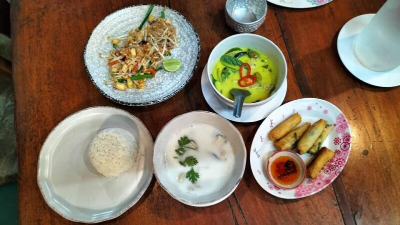 Chiang Mai: Small Group Thai Cooking Class With Market Tour - Customer Reviews and Ratings