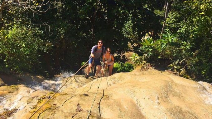 Chiang Mai: Sticky Waterfall, Chet Si Fountain Park Transfer - Dining and Refreshments