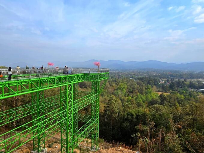 Chiang Mai: Sticky Waterfall Scenic Loop Unseen Lake &Temple - The Stunning Wat Phra That Doi Saket