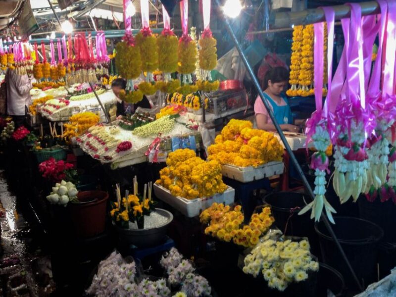 Chiang Mai: Tuk-Tuk Evening Tour With Temples & Street Foods - Transportation and Pickup