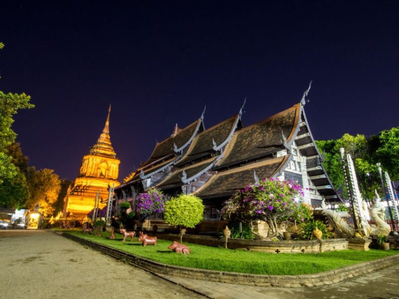 Chiang Mai's Highlights: Sightseeing Night Bike Tour - Tha Phae Gate: Historic Trading Entrance